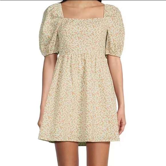 Women’s rose puffy shoulder dress - Picture 4 of 4